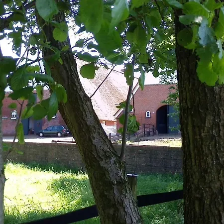 مزرعة للإقامة Unterm Reetdach Melau